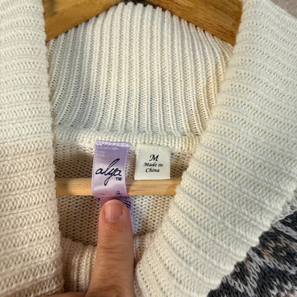Alya Womens Fair Isle Turtleneck Sweater Cream Sequin Accent Knit Top Size M - Picture 5 of 5